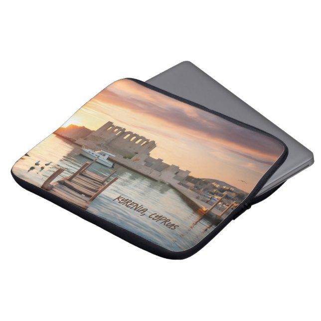 Cyprus Kyrenia Waterverf Schets met jacht | Laptop Sleeve (Voorkant top)