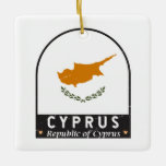 Cyprus Vlag embleem noodlijdende Vintage Keramisch Ornament<br><div class="desc">Het noodlijdende embleem van Cyprus met de vlag en het wapen.</div>