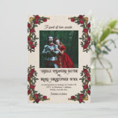 D20 Monogram Rode Rozen RPG Thema Trouwen Save The Date (Staand voorkant)