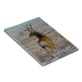 D20 Mule Deer Buck in sneeuw Notitieboek (Rechterzijde)