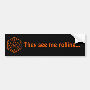D20 Zwart en Oranje, "Ze zien me aan het rollen... Bumpersticker