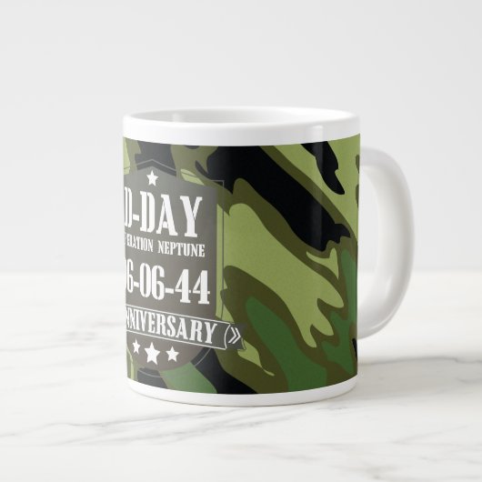 D-day Jubileum badge met camouflage Grote Koffiekop (Voorkant rechts)