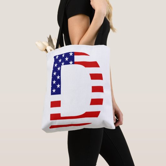 D Monogram overlay op USA Flag stint Tote Bag (Dichtbij)