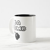 Da Bomb Tweekleurige Koffiemok (Voorkant links)
