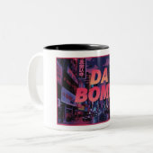 DA BOMB Vaporwave Mok – Retro Neon Esthetische Cup (Voorkant links)