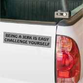 Daag jezelf uit, wees geen sukkel bumpersticker (Op Truck)