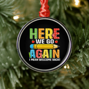 Daar gaan we weer, ik bedoel welkom terug metalen ornament