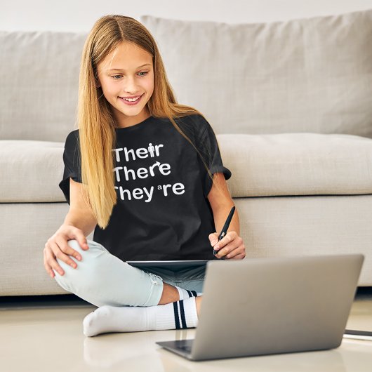 Daar zijn ze Grammar Spelling. T-shirt
