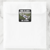 DAAROM STAAN WIJ HIER VIERKANTE STICKER (Tas)