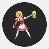 Dabbing Duitse vrouwen Lederhosen Drink bier Ronde Sticker (Voorkant)