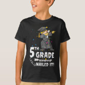 Dabbing Graduation Boy 5th Grade Class Of 2022 T-shirt (Voorkant)