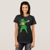 Dabbing kabouter gezichtsmasker St. Patrick's Day T-shirt (Voorkant volledig)