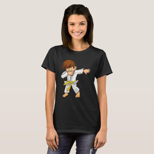 Dabbing martial artists with yellow belt Karate an T-shirt (Voorkant volledig)