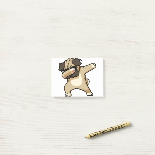 Dabbing Pug Puppy Post-it® Notes (Op bureau)