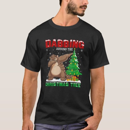 Dabbing rond de kerstboom Bobcat kerstkosten T-shirt (Voorkant)