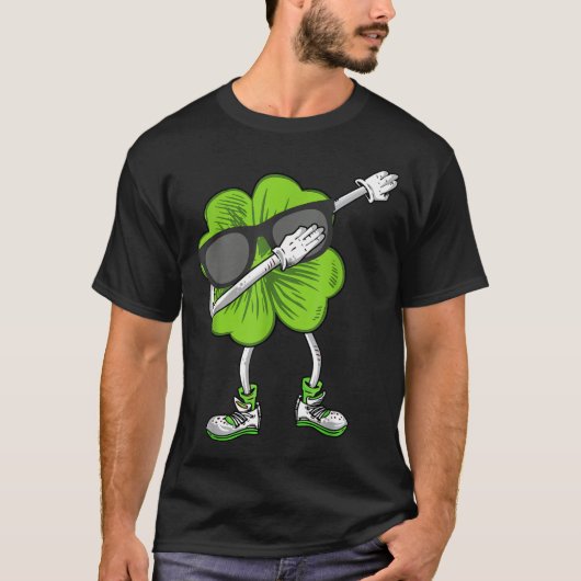 Dabbing Shamrock St. Patrick's Dag Funny Ierse Jon T-shirt (Voorkant)