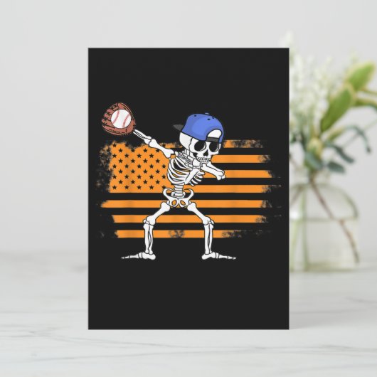 Dabbing Skeleton Baseball Funny Halloween Feestdagenkaart (Staand voorkant)