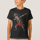 Dabbing Skeleton Pirate Halloween Costuum T-shirt (Voorkant)