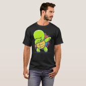 Dabbing Turtle Shirt (Voorkant volledig)