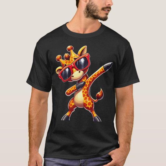 Dabende Giraffe Met T-shirt (Voorkant)