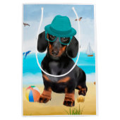 Dachshond op het strand medium cadeauzakje (Voorkant)