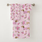 Dachshund Bath Towel Set Doxie + Peonies Floral Bad Handdoek (Insitu)