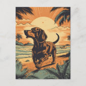 Dachshund bij een tropisch strand tijdens zonsonde briefkaart (Voorkant)