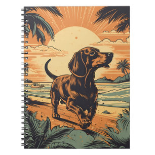 Dachshund bij een tropisch strand tijdens zonsonde notitieboek