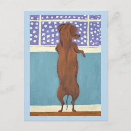 Dachshund bij het raam die naar de sneeuw kijkt briefkaart