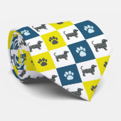 Dachshund Daxie Hond Silhouet Geel en Blauwe Poten Stropdas (Opgerold)