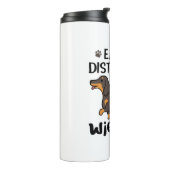 Dachshund Dog, gemakkelijk verstoord door Wenen Thermosbeker (Gedraaid links)