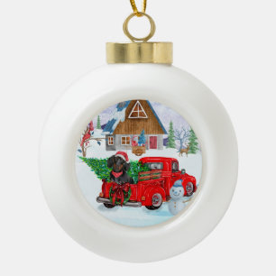 Dachshund Dog in kerstcadeauwagen Keramische Bal Ornament