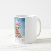 Dachshund Dog in sneeuw met kerstcadeaus Koffiemok (Voorkant rechts)
