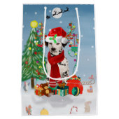 Dachshund Dog in sneeuw met kerstcadeaus Medium Cadeauzakje (Achterkant)