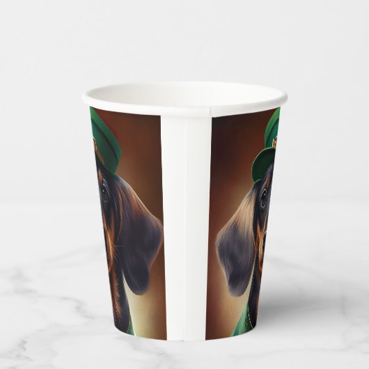 Dachshund Dog in St. Patrick's Day Dress Papieren Bekers (Rechts)