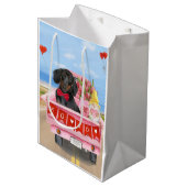 Dachshund Dog Valentijnsdag Truck Hearts Medium Cadeauzakje (Voorkant Gekanteld)