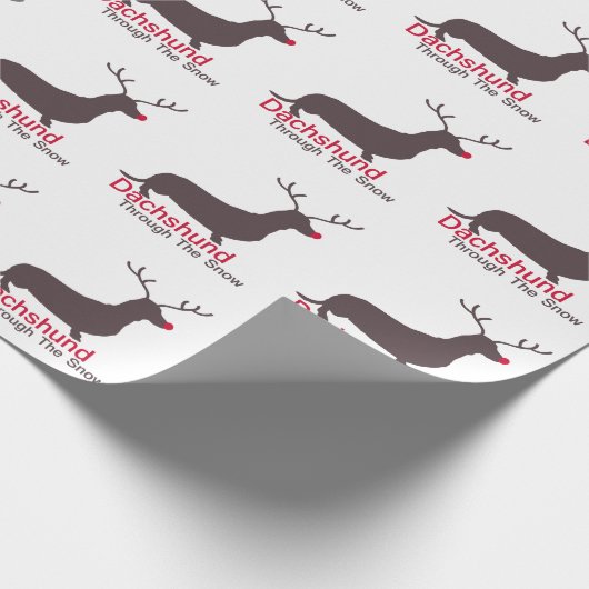 Dachshund door de sneeuw cadeaupapier (Hoek)