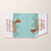 Dachshund door de sneeuwhanddoek handdoek (Handdoek)