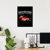 Dachshund door de sneeuwnende hond kerstmis poster (Thuiskantoor)