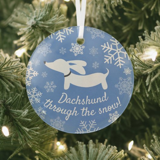 Dachshund door het Ornament van de sneeuwkerstboom (Insitu)