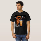 Dachshund Drinking Iced Coffee T-shirt (Voorkant volledig)