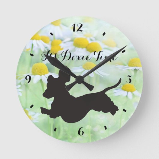 Dachshund en Daisies Wall Clock Ronde Klok (Voorkant)