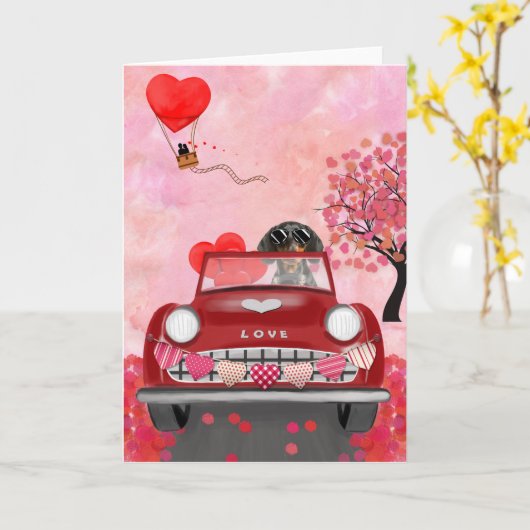 Dachshund-hond rijdt auto met harten Valentijnsdag Kaart (Gele Bloem)