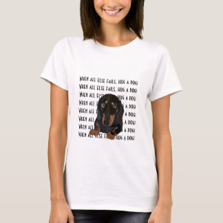 Dachshund Hug a Dog, de T-Shirt van vrouwen.