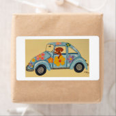 Dachshund in hippie-auto etiket (Insitu)
