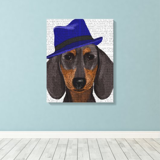 Dachshund met Blue Trilby Canvas Afdruk (Insitu (Houten vloer))