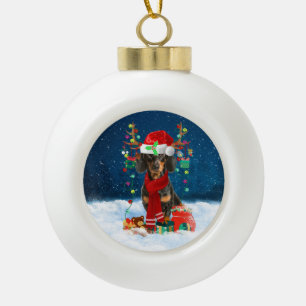 Dachshund met kerstcadeautjes keramische bal ornament