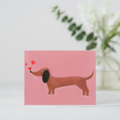 Dachshund met weinig rode harten briefkaart (Staand voorkant)