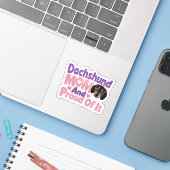 Dachshund Moeder en Trots erop Sticker (Laptop met iPhone)
