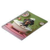 Dachshund nemen bubbelbad in klein bad grillig notitieboek (Linkerzijde)